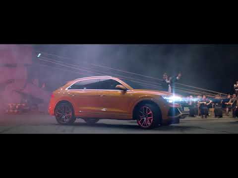 Audi Q8 - Big Entrance